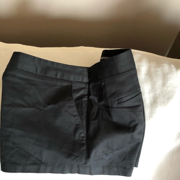 Express Shorts - Picture 2 of 2